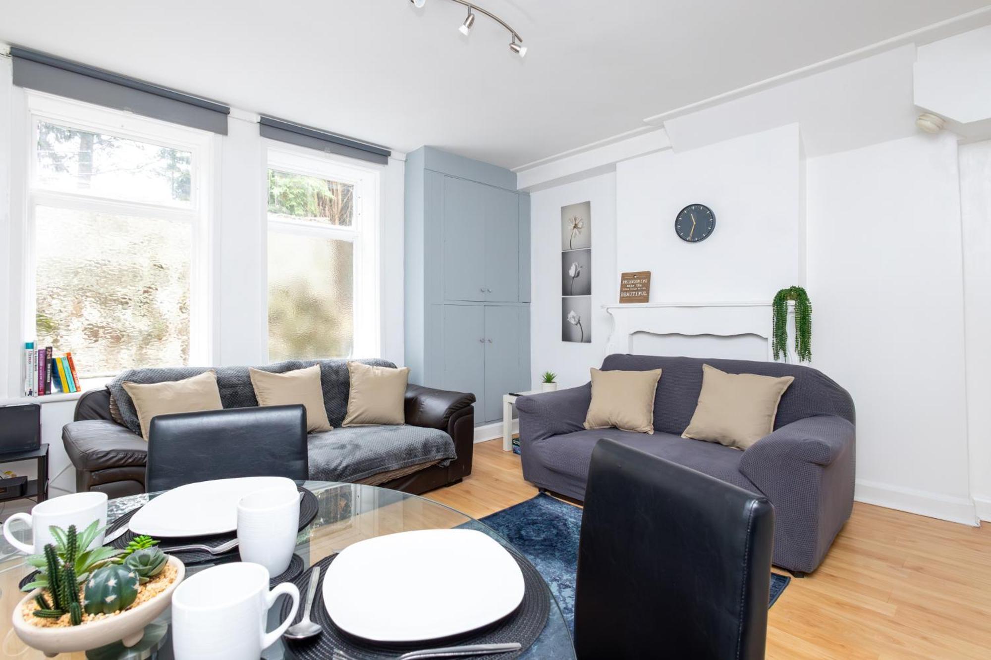 Spacious 3 Bedroom Ground Floor Apartment - 10 Mins From City Centre Leeds  Buitenkant foto