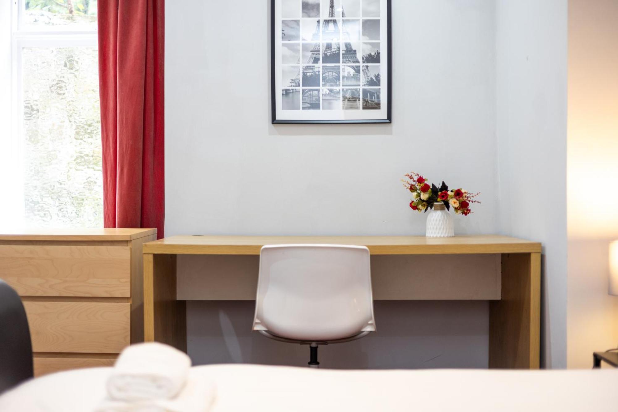 Spacious 3 Bedroom Ground Floor Apartment - 10 Mins From City Centre Leeds  Buitenkant foto