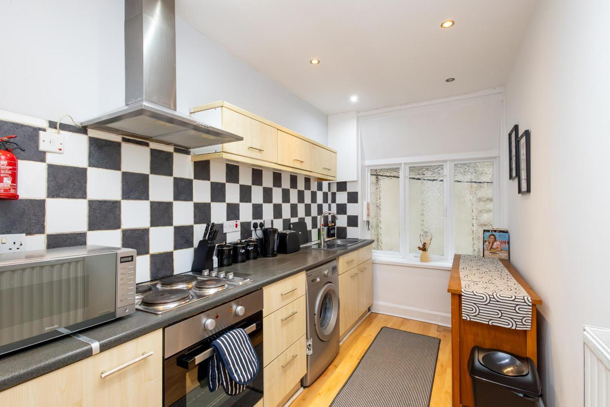 Spacious 3 Bedroom Ground Floor Apartment - 10 Mins From City Centre Leeds  Buitenkant foto