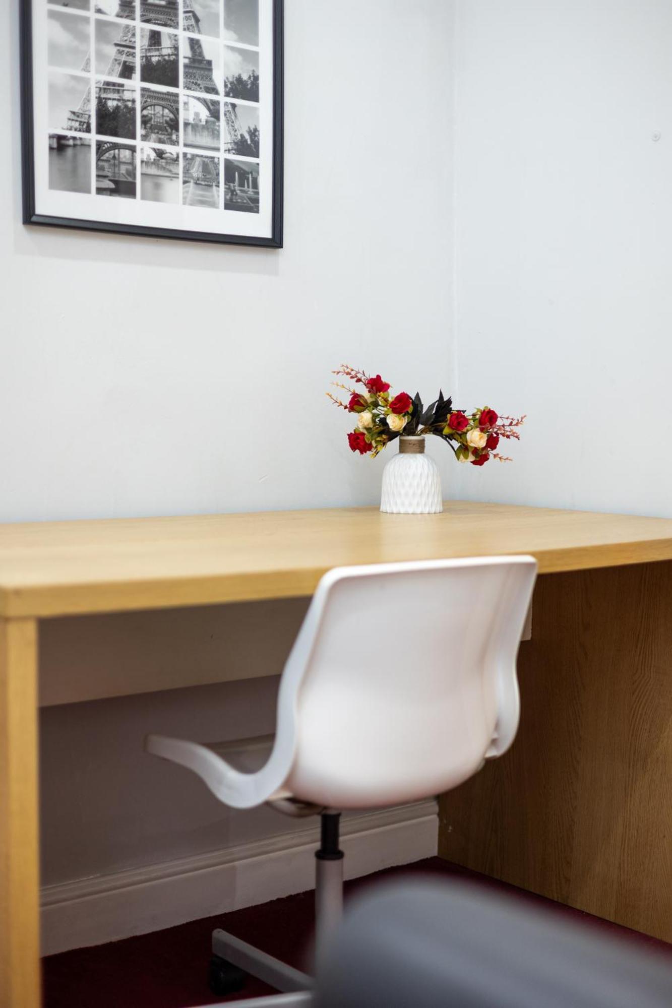 Spacious 3 Bedroom Ground Floor Apartment - 10 Mins From City Centre Leeds  Buitenkant foto
