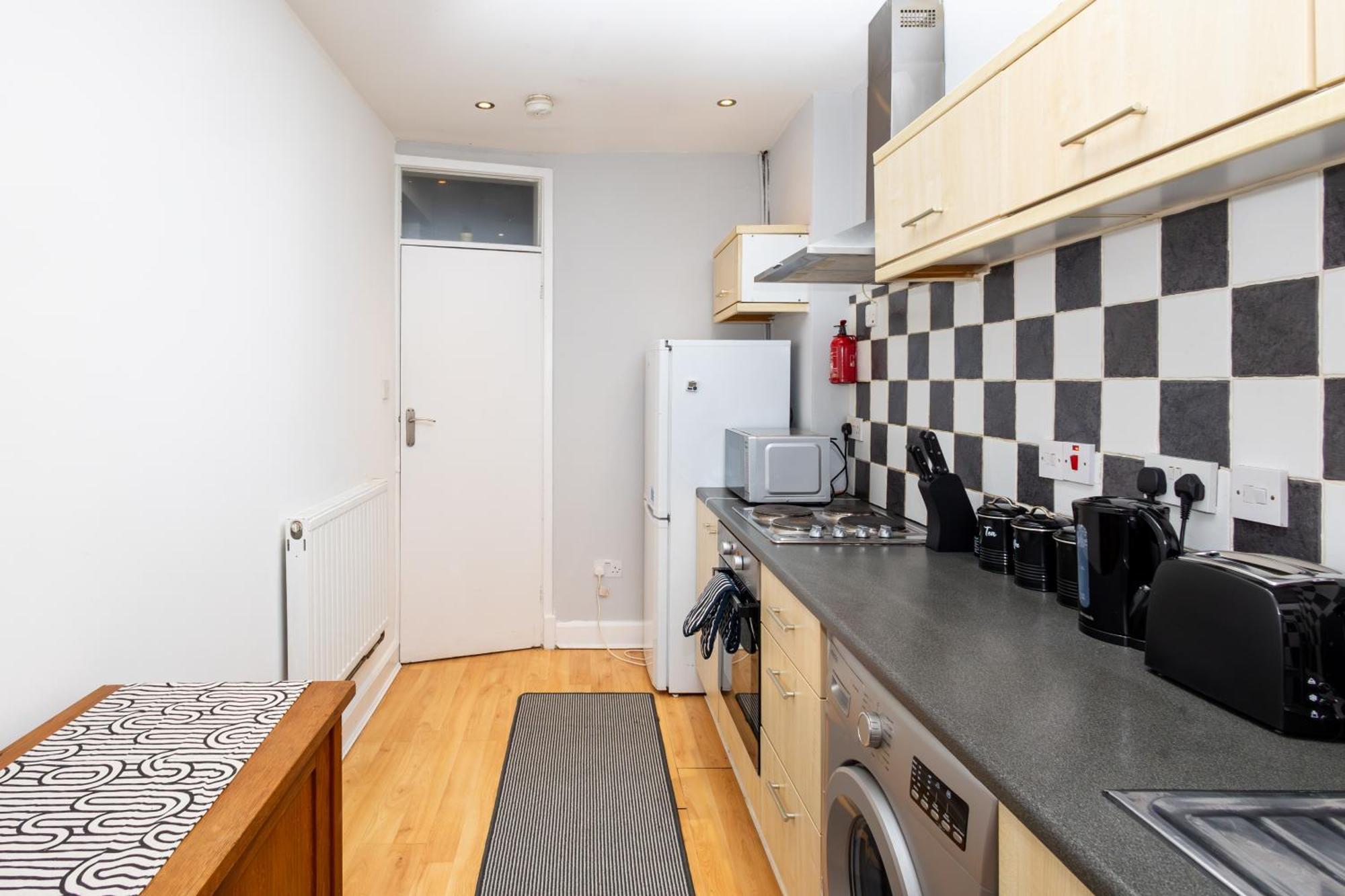 Spacious 3 Bedroom Ground Floor Apartment - 10 Mins From City Centre Leeds  Buitenkant foto