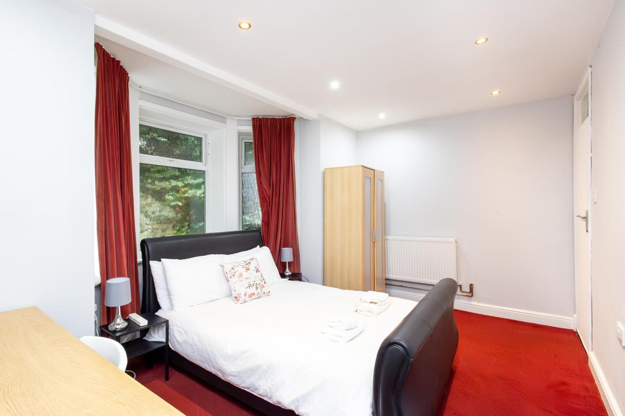 Spacious 3 Bedroom Ground Floor Apartment - 10 Mins From City Centre Leeds  Buitenkant foto