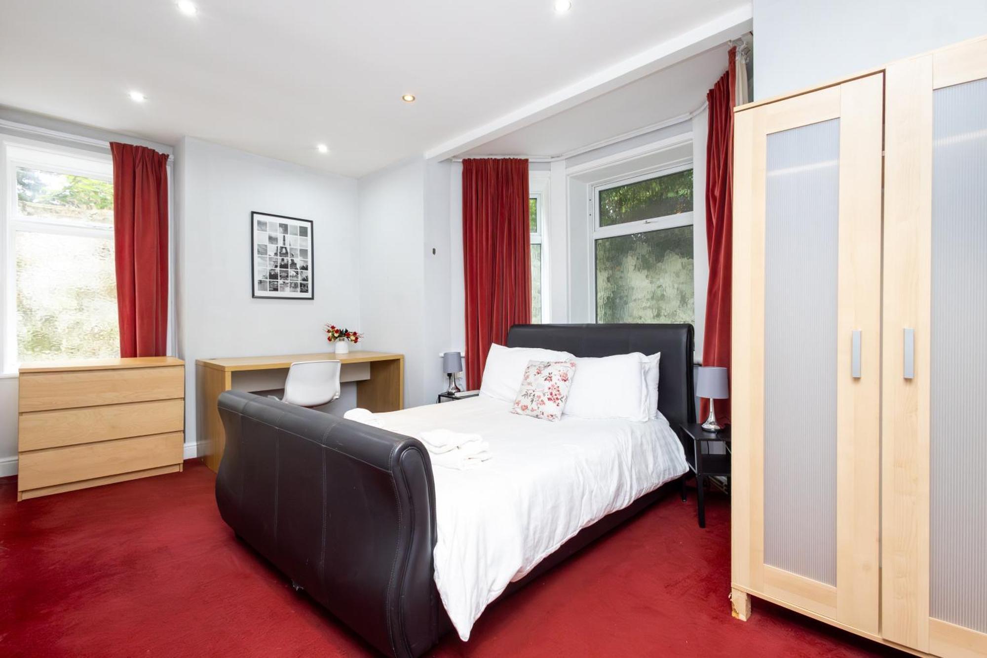 Spacious 3 Bedroom Ground Floor Apartment - 10 Mins From City Centre Leeds  Buitenkant foto