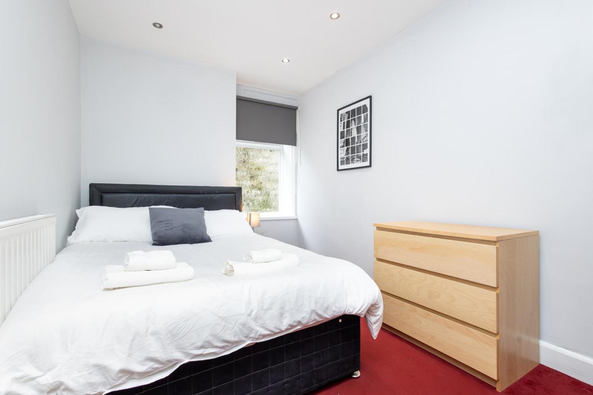 Spacious 3 Bedroom Ground Floor Apartment - 10 Mins From City Centre Leeds  Buitenkant foto