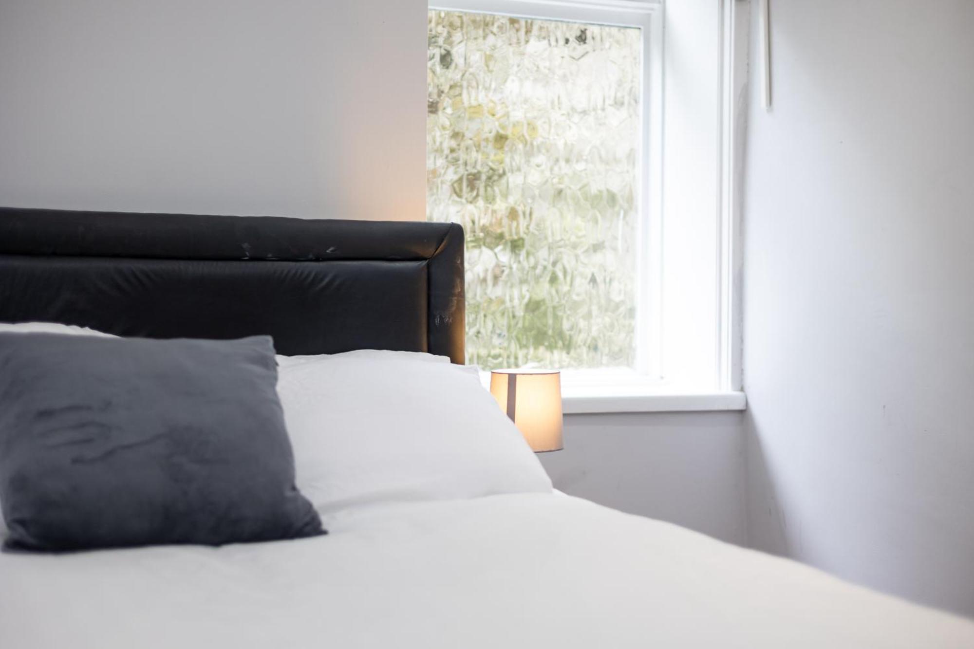 Spacious 3 Bedroom Ground Floor Apartment - 10 Mins From City Centre Leeds  Buitenkant foto