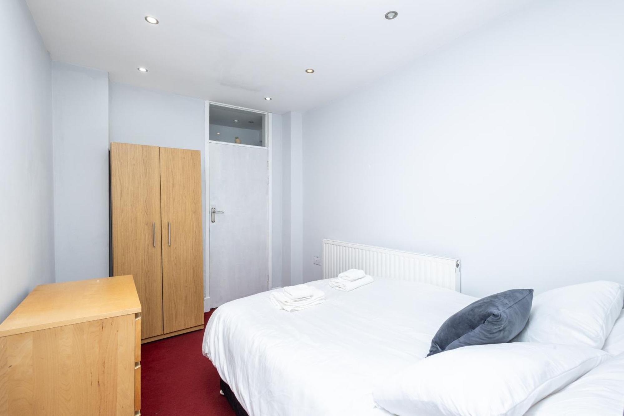 Spacious 3 Bedroom Ground Floor Apartment - 10 Mins From City Centre Leeds  Buitenkant foto