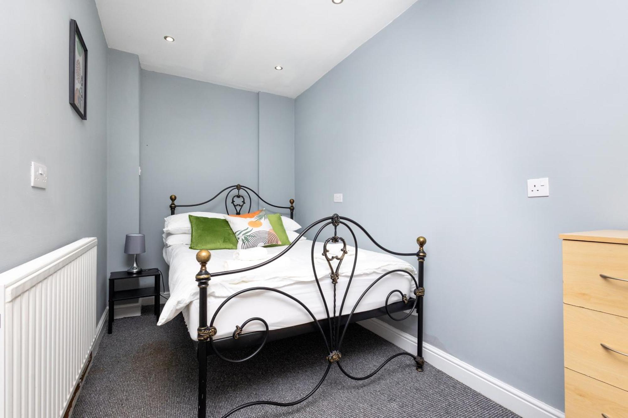 Spacious 3 Bedroom Ground Floor Apartment - 10 Mins From City Centre Leeds  Buitenkant foto