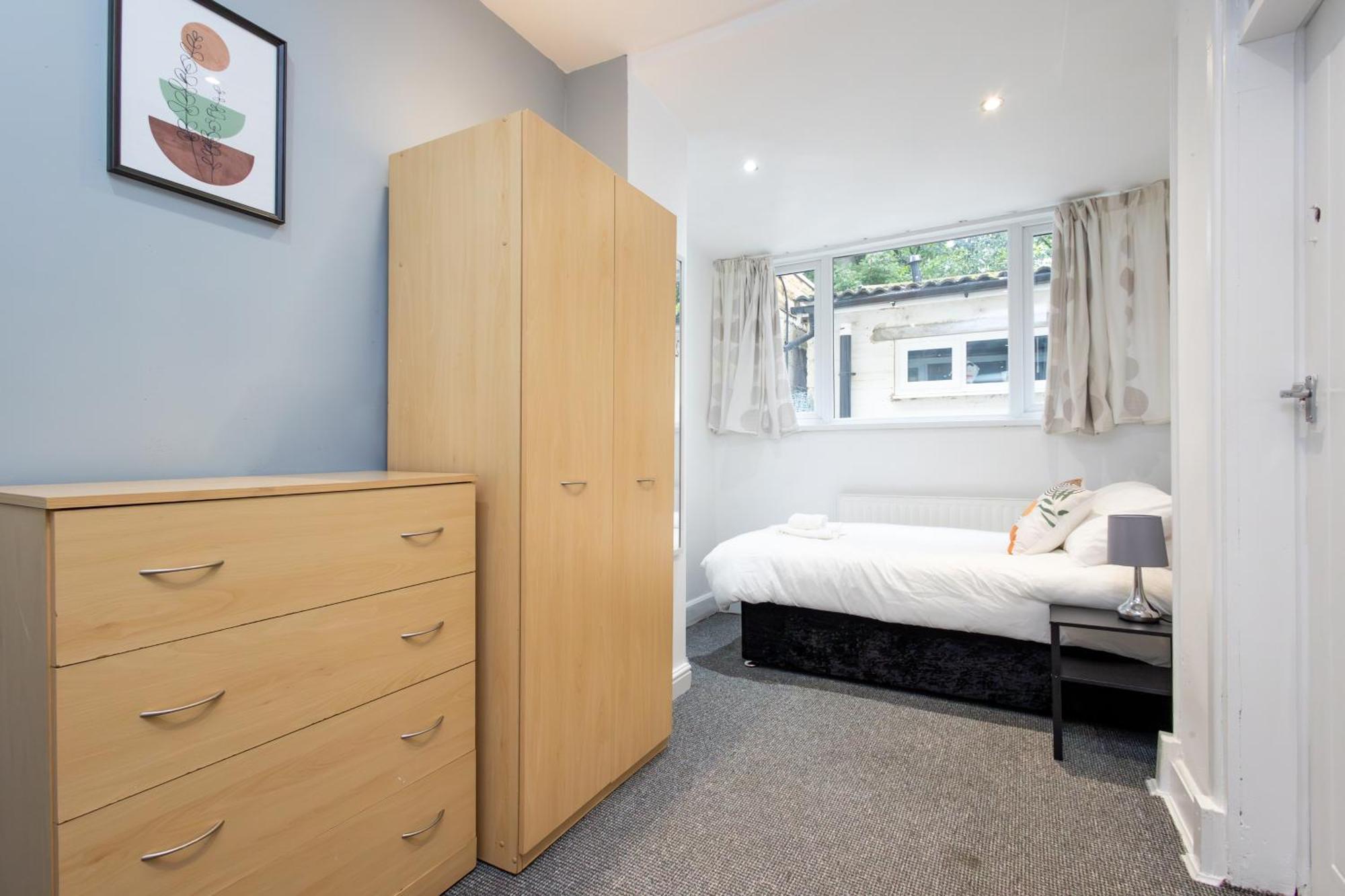 Spacious 3 Bedroom Ground Floor Apartment - 10 Mins From City Centre Leeds  Buitenkant foto