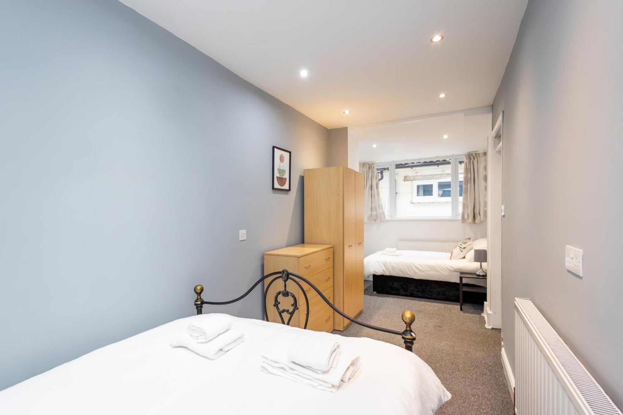 Spacious 3 Bedroom Ground Floor Apartment - 10 Mins From City Centre Leeds  Buitenkant foto