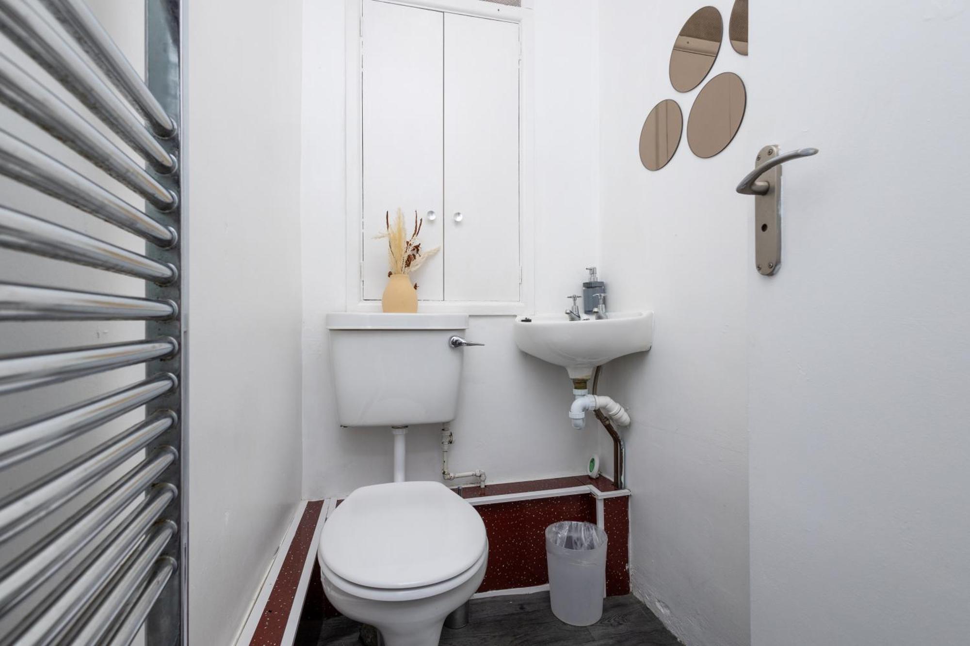 Spacious 3 Bedroom Ground Floor Apartment - 10 Mins From City Centre Leeds  Buitenkant foto